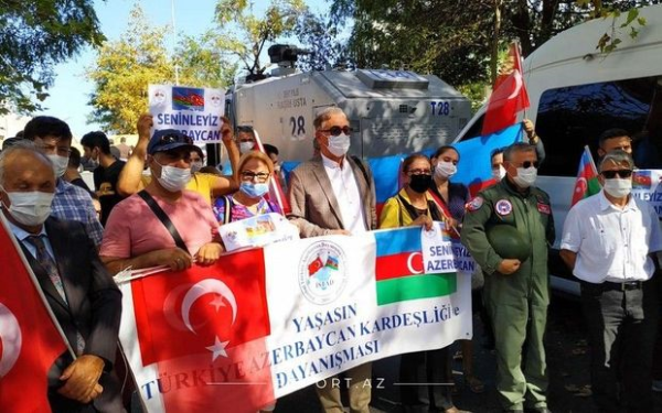 İstanbulda Azərbaycan Ordusuna dəstək aksiyası - FOTO